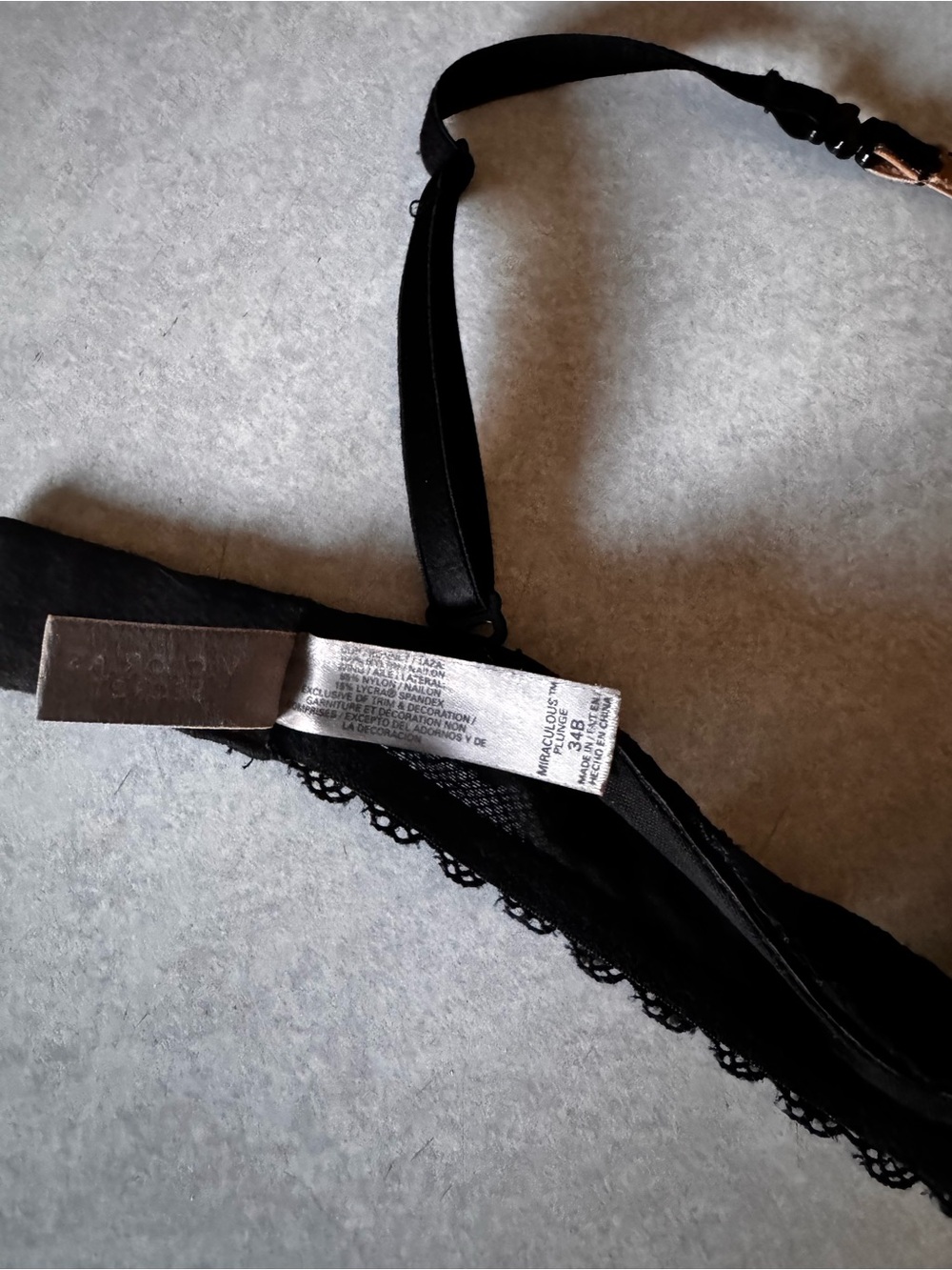 Victoria’s Secret Miraculous Plunge Lace Push Up Bra 34B Black - Picture 6 of 6